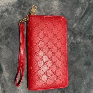 Brand new, unused red heart shaped design wallet